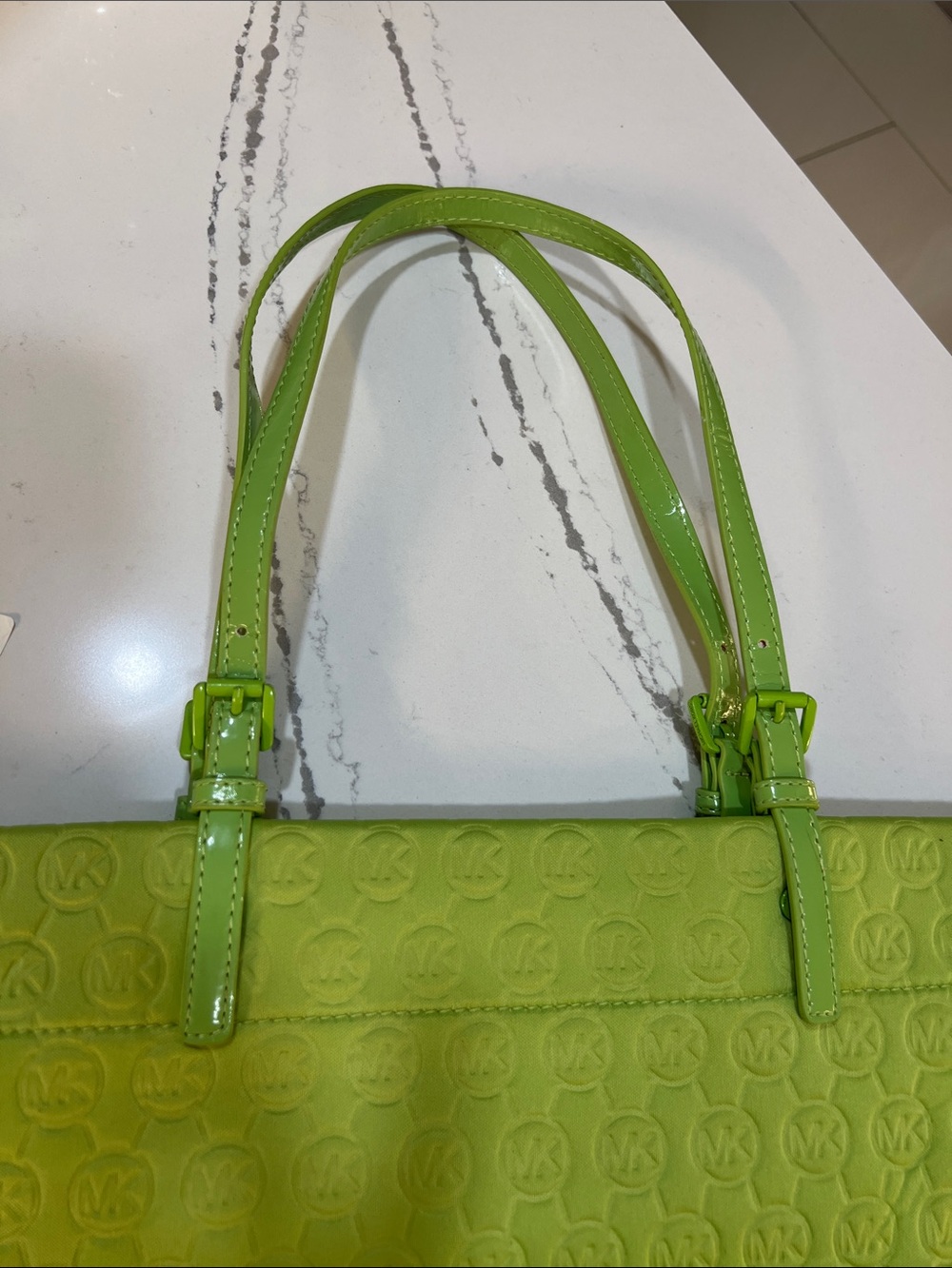 Michael Kors Het Set Neoprene Large Neon Lime Embossed Logo Tote - Picture 12 of 16